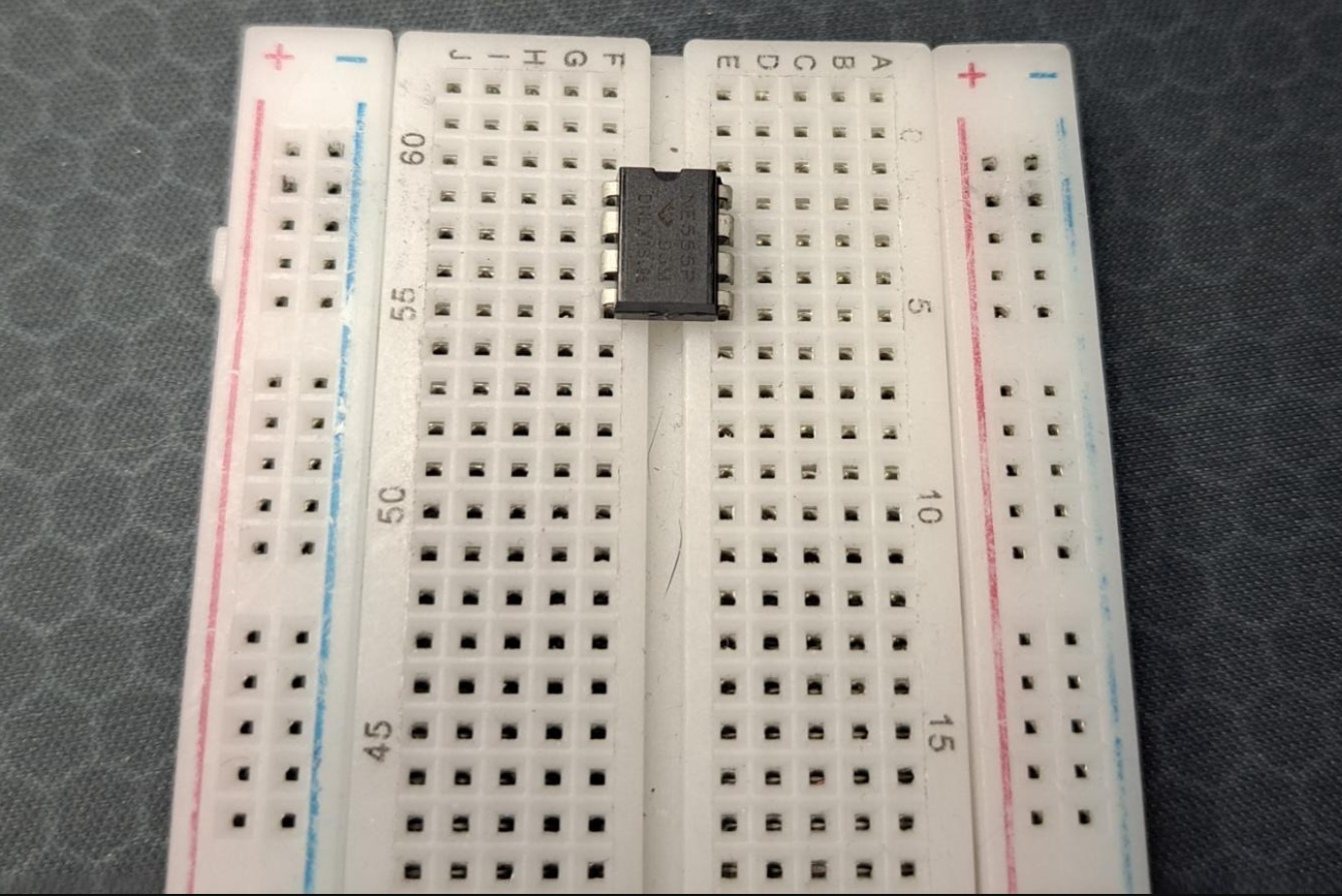 Creating a A-Stable 555 Timer Circuit using the NE555 Precision Timer